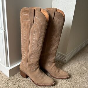 Tecovas The Abby in Suede